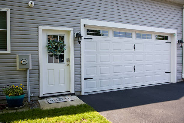 24/7 Emergency Garage Door Panel Replacement experts in Bellevue, WI